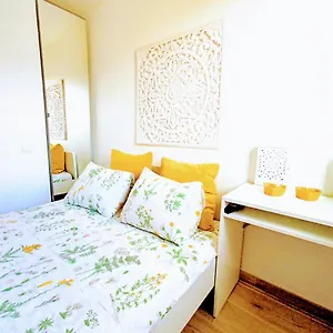 Private In Renovated - Tram 1 Min Walk Niza